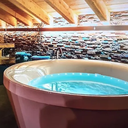 Penthouse Accommodating 8 Guests Across Its 4 Bedrooms Apartment *