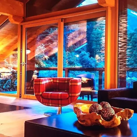 Apartment Penthouse Accommodating 8 Guests Across Its 4 Bedrooms *